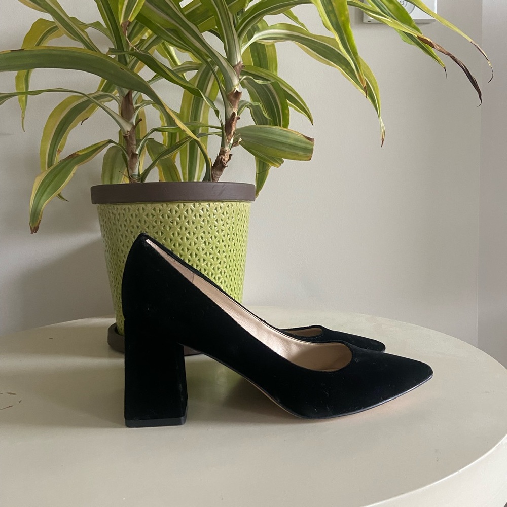 Brand New Marc Fisher Zala Pumps Black Suede